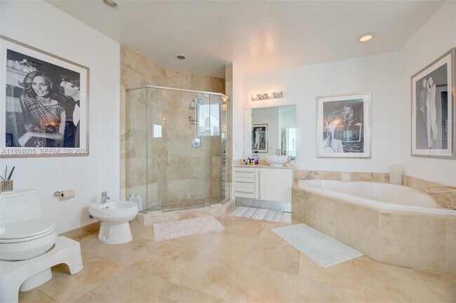 Building Photo - 700 NE 25th St