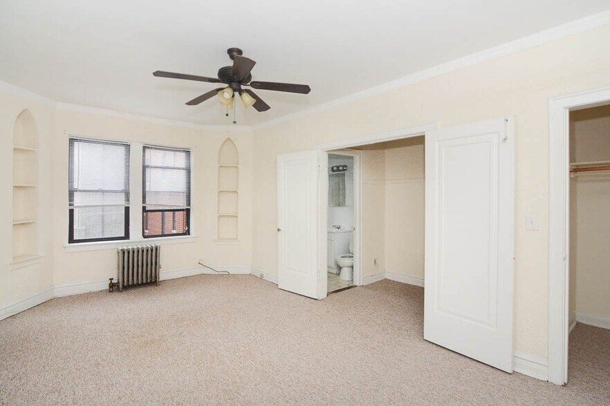 Building Photo - 4842 N Damen Ave