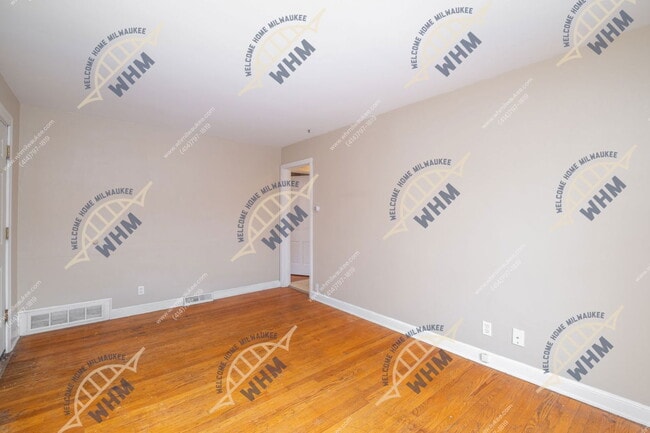 Building Photo - 3258 S Kinnickinnic Ave