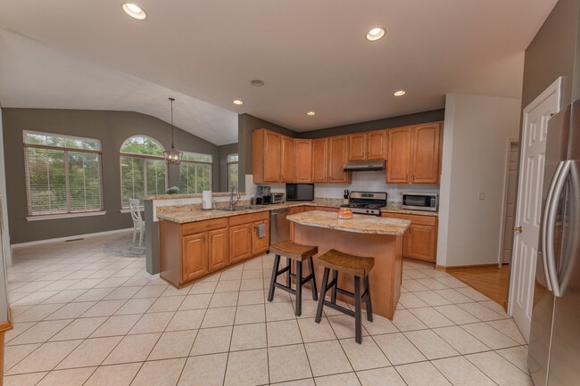 Building Photo - 2192 Fescue Dr