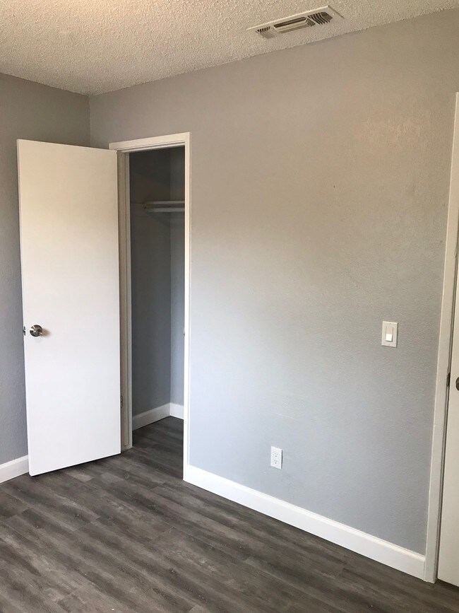 Building Photo - 3938 E Olive Ave