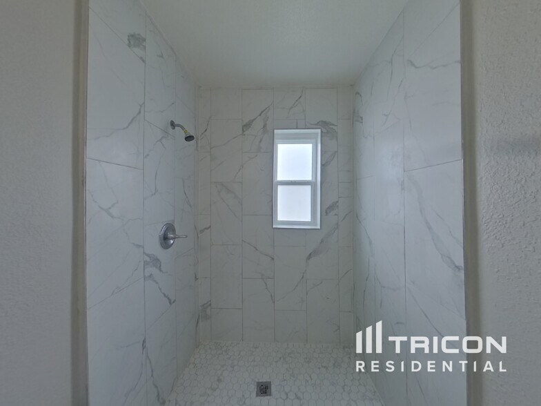 Building Photo - 817 Palermo Ct
