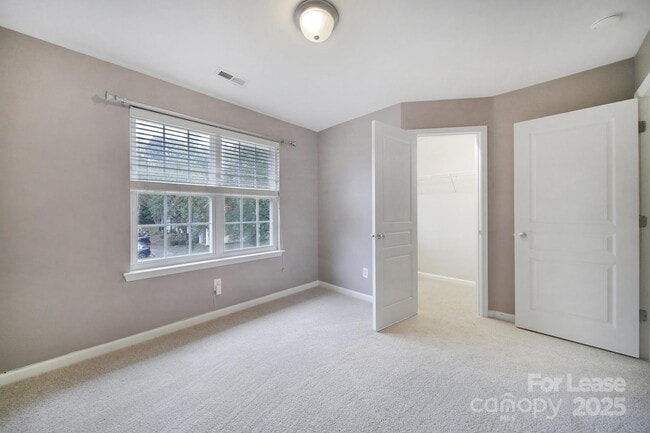 Building Photo - 5037 Sunset Ridge Ct