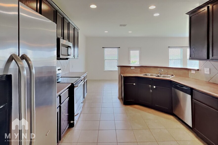 Building Photo - 440 Stonebrook Dr