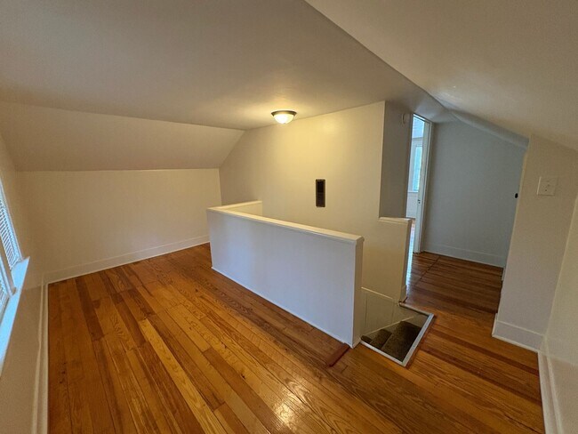 Building Photo - 2209 Hawthorne Ave