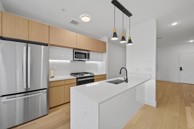 Primary Photo - 649 38th St