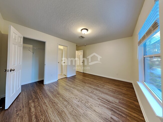 Building Photo - 448 Sarah Towers Ln