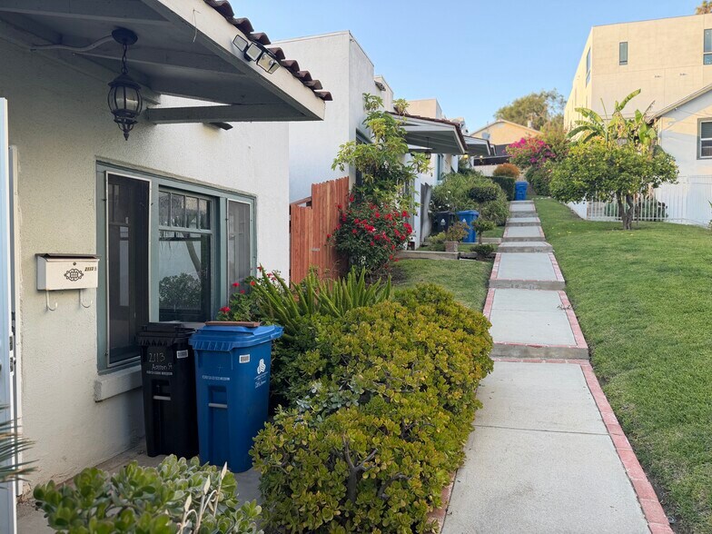 Building Photo - 2113 1/2 Aaron St