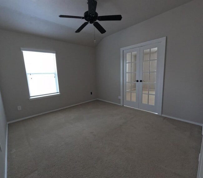 Building Photo - 2521 Saratoga Dr