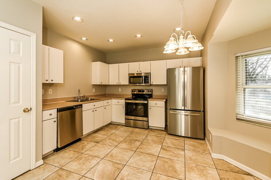 Building Photo - 6507 Summer Cove Dr