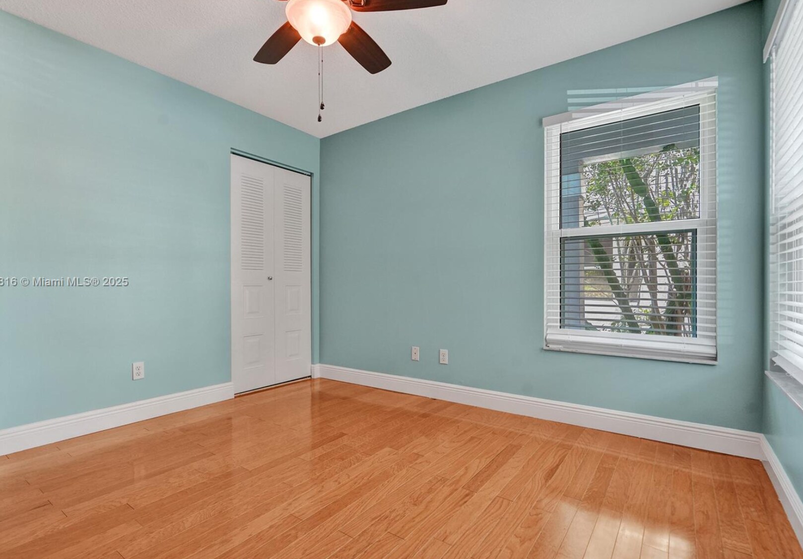 Building Photo - 8820 Woodside Ct