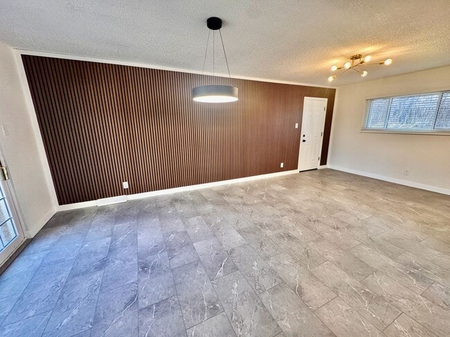 Building Photo - 417 S Owens St