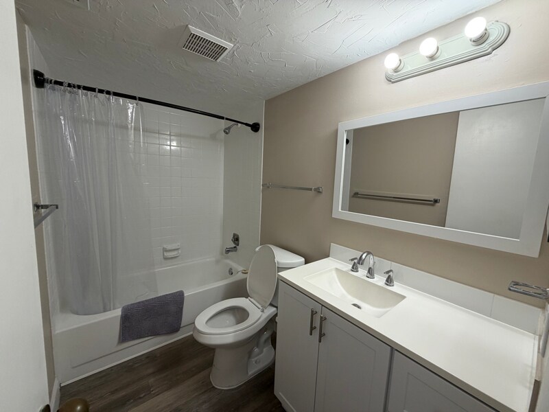 Building Photo - 766 NW Fork Rd