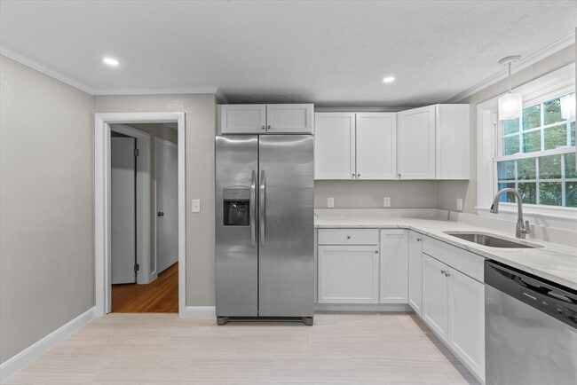 Building Photo - 36 Delmar Ave