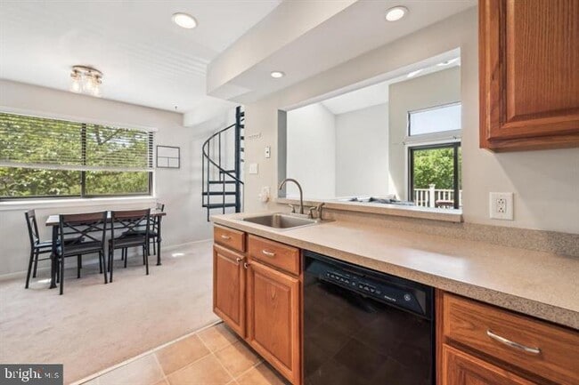 Building Photo - 502 Gregorys Way