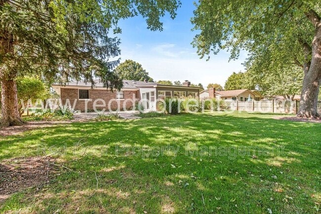 Building Photo - 8635 Bishops Ln