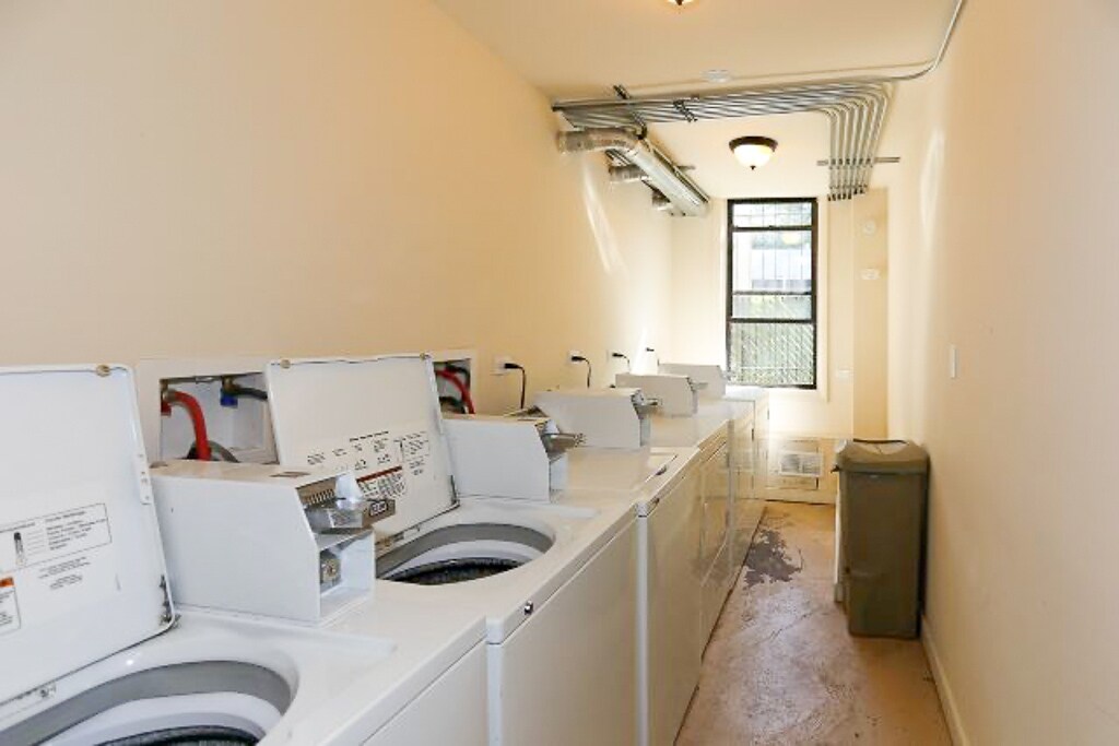 Building Photo - 4738 N Hermitage Ave