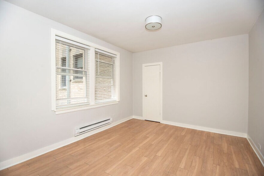 Building Photo - 517 W Belmont Ave