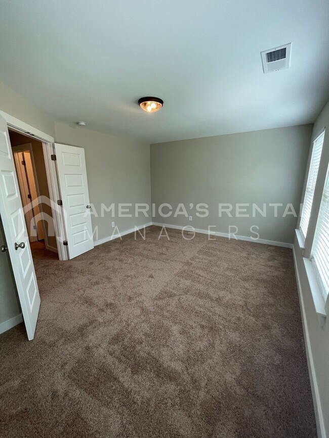 Building Photo - Home for Rent in Weaver, AL!!! Available to View Now!!!