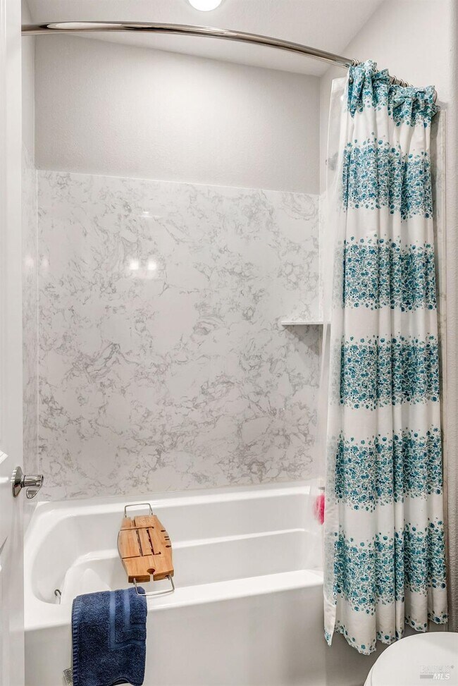 Building Photo - 327 Pear Tree Ln