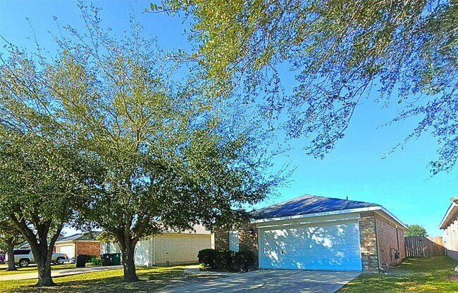 Building Photo - 5203 Panay Park Dr