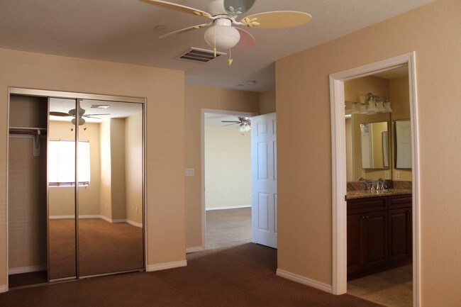 Building Photo - 5584 Hawley Ct