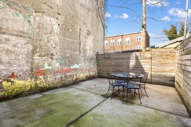Building Photo - 1609 W Stiles St