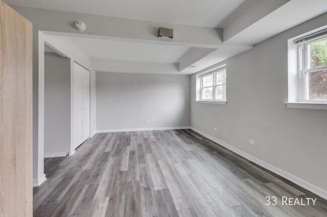 Building Photo - 530 N Walnut Ave