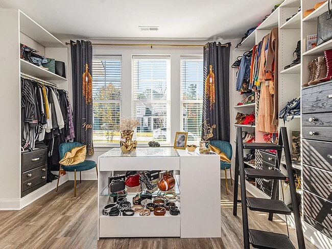 Building Photo - 300 W Amber Oak Dr