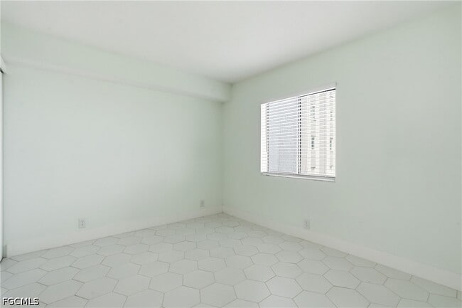 Building Photo - 2885 Palm Beach Blvd