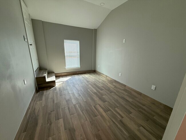 Building Photo - 3223 Cherrywood Ave