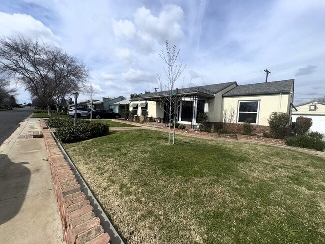 Building Photo - 221 E Griffith Way