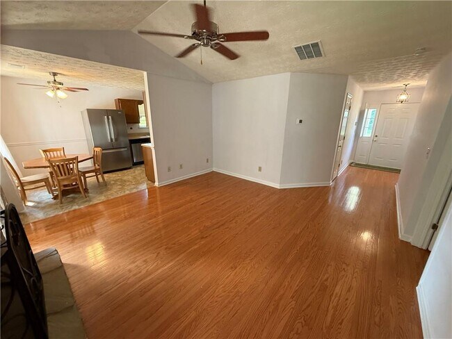 Building Photo - 3897 Saddlecreek Dr