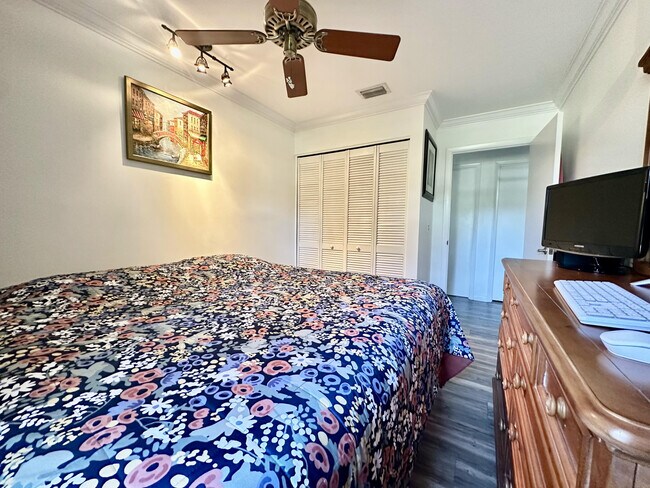 Building Photo - 13619 57th Pl N