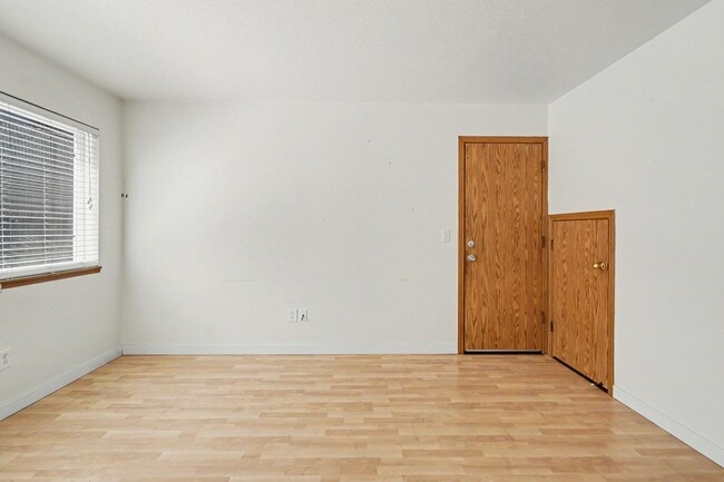 Building Photo - 5260-5262 Springcrest Drive