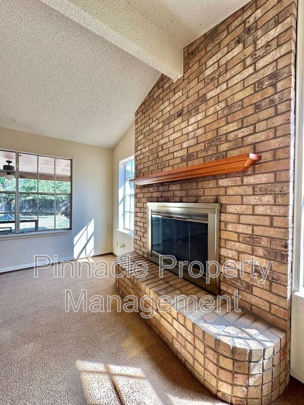 Building Photo - 5818 Davenport Dr