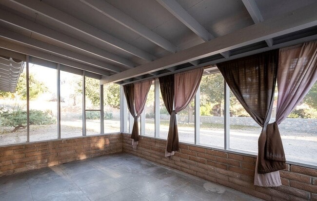 Building Photo - 2955 Huntington Dr