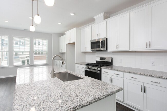Building Photo - Gorgeous Townhome With Loads of Amenities in Ellis Crossing!