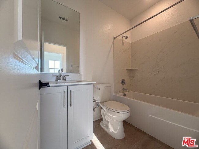 Building Photo - 240 Abacus Ave