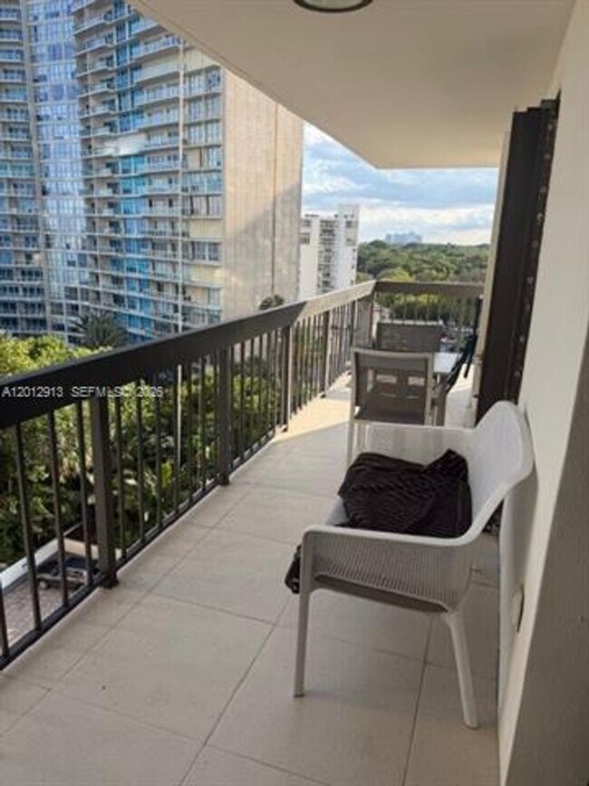 Building Photo - 2333 Brickell Ave