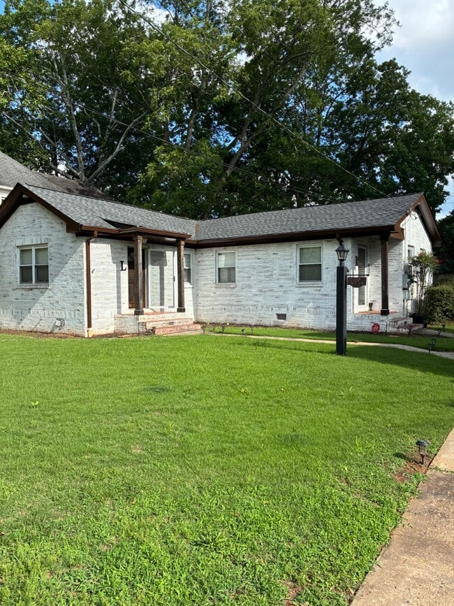 Building Photo - 1780 John Calvin Ave