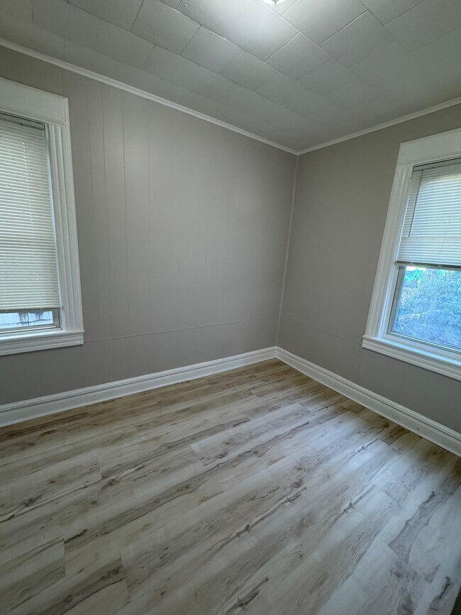 Building Photo - 38 S 17th St