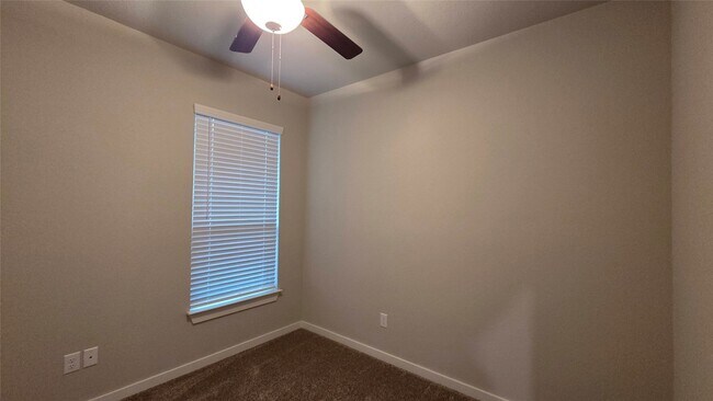 Building Photo - 9773 Grosbeak Ln