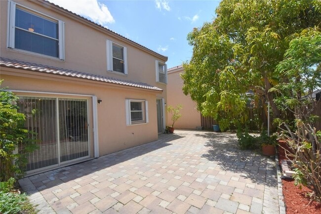 Building Photo - 10691 NW 12th Dr
