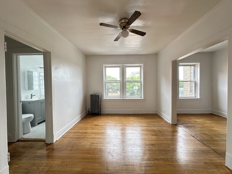Building Photo - 2432 N Linden Pl