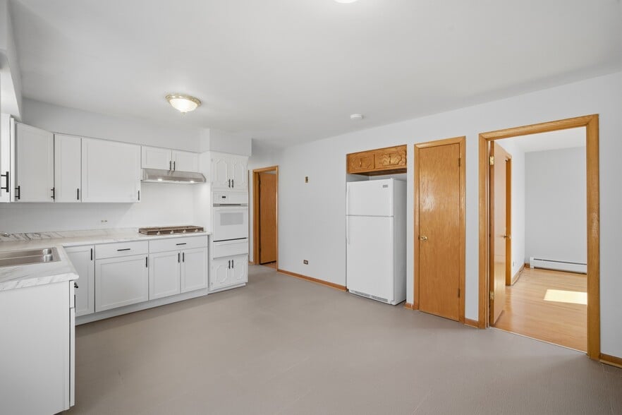 Building Photo - 8645 W Summerdale Ave