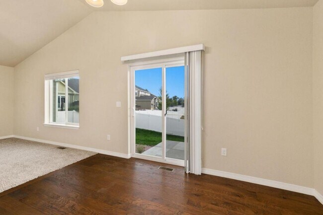 Building Photo - 422 Tahoe Dr