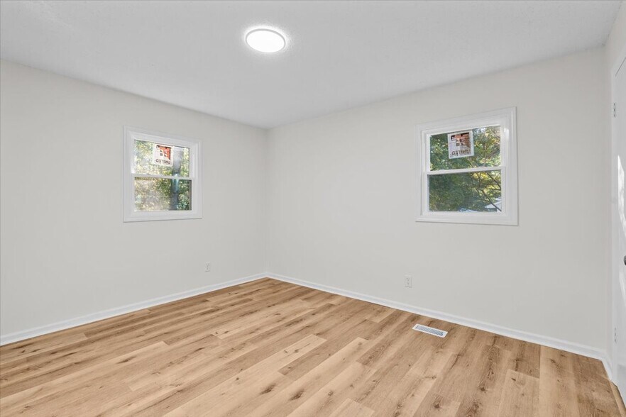 Building Photo - 718 Miles St