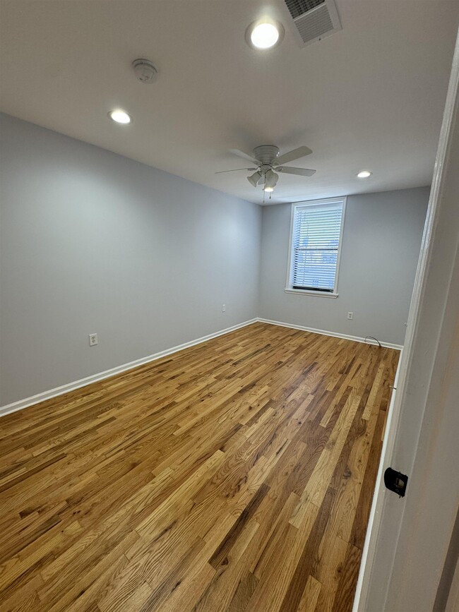 Building Photo - 384 Palisade Ave