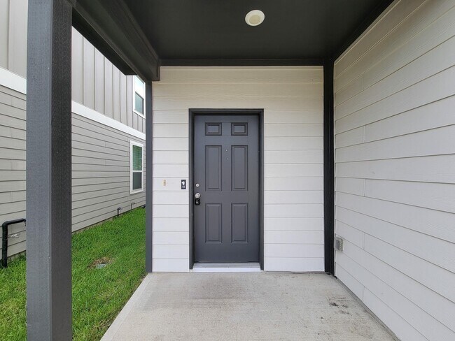Building Photo - 16230 Dutton Clover Dr